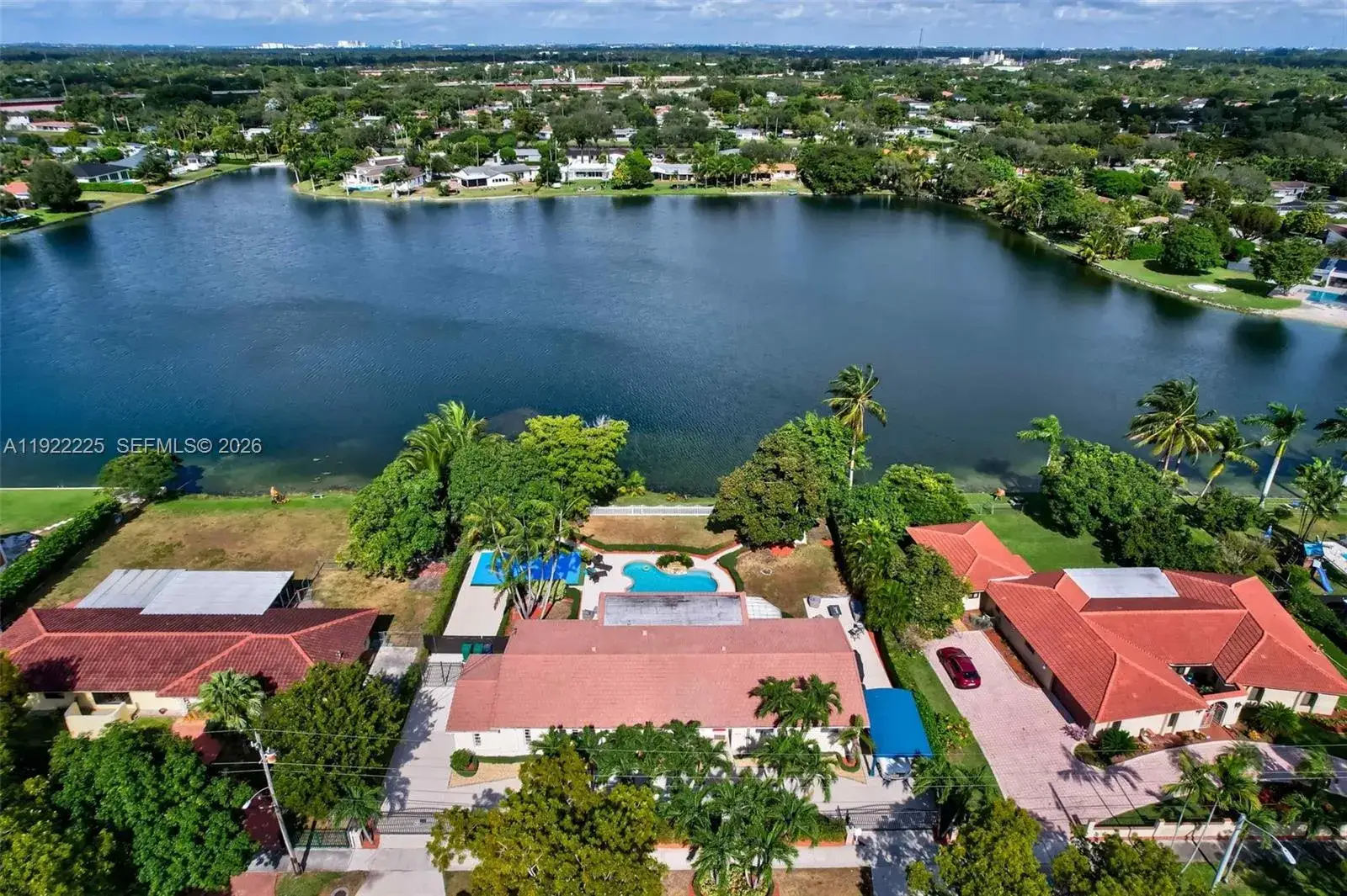 3 bedroom 3 bath Residential for sale at 9261 SW 88 st, Miami FL 33176