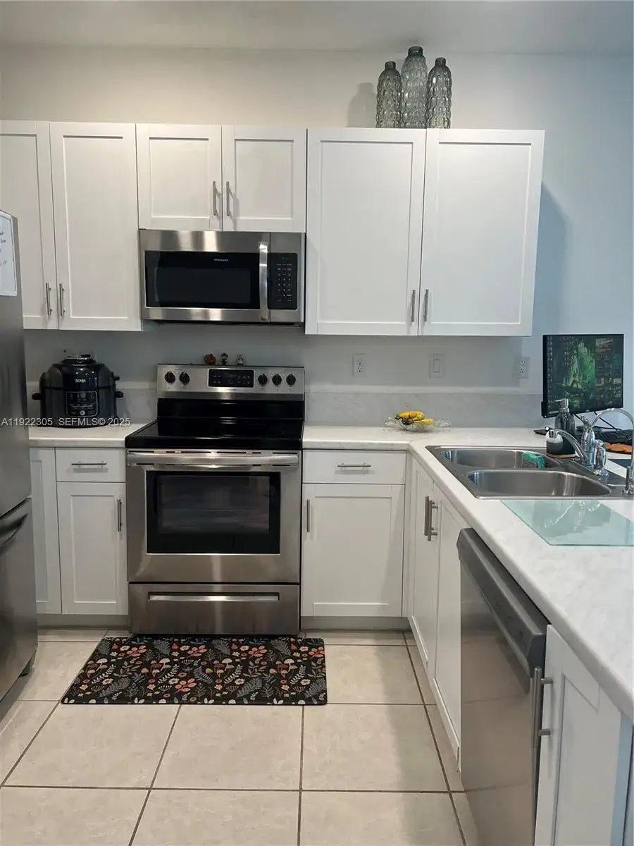 3 bedroom 2 bath Residential for sale at 1200 SE 26th Ter, Homestead FL 33035