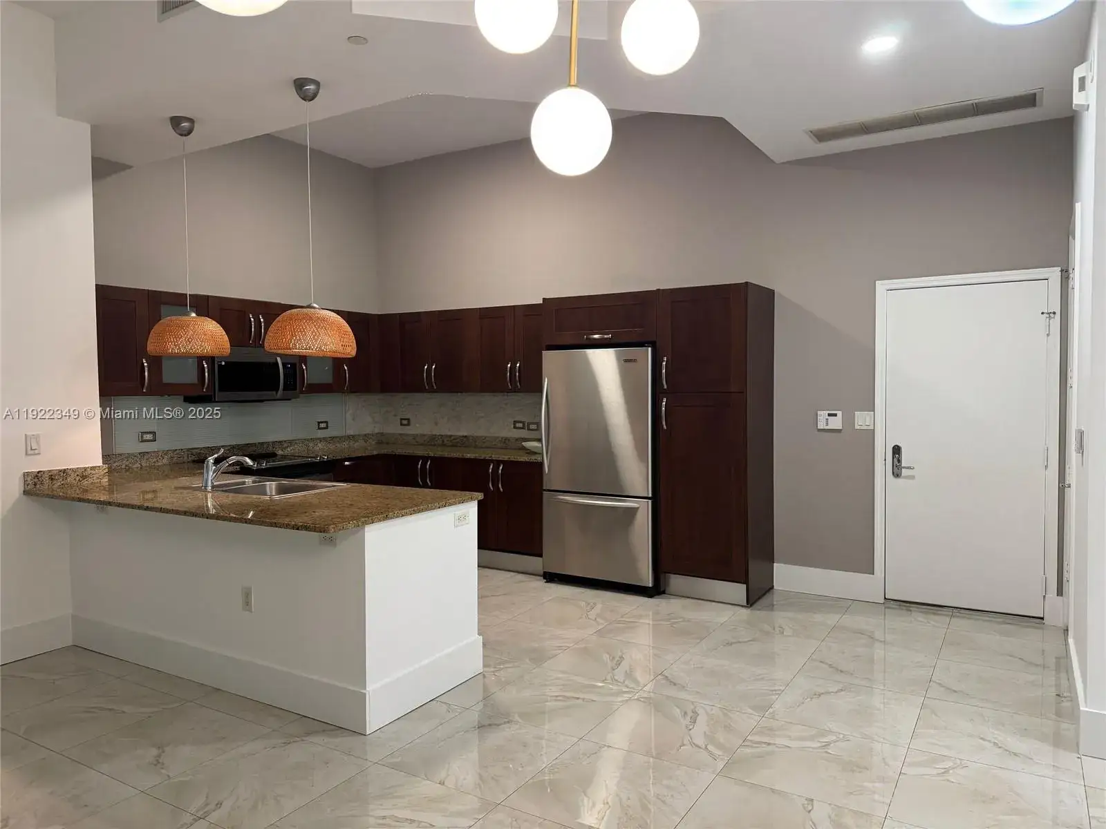 3 bedroom 3 bath Residential for sale at 20000 E Country Club Dr # 104, Aventura FL 33180