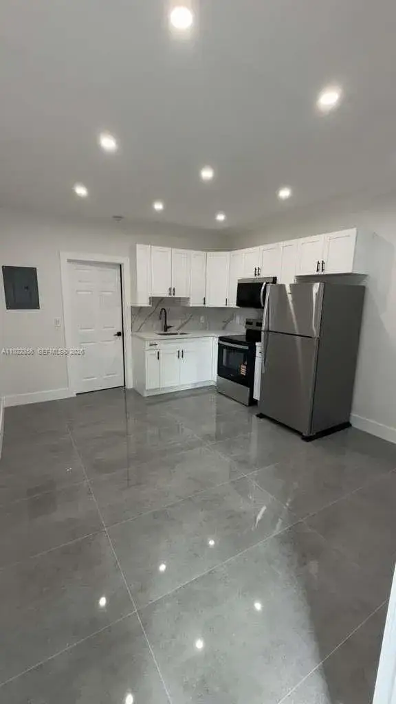 1 bedroom 1 bath Residential Lease for rent at 935 Jefferson Ave # 6, Miami Beach FL 33139