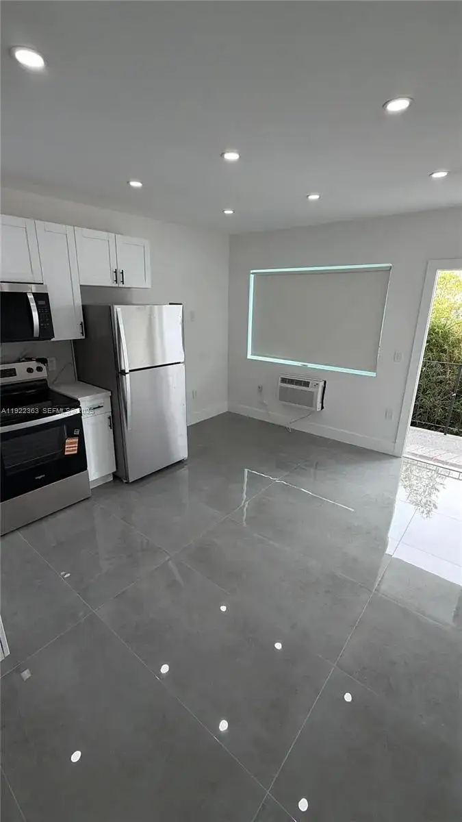 1 bedroom 1 bath Residential Lease for rent at 935 Jefferson Ave # 12, Miami Beach FL 33139