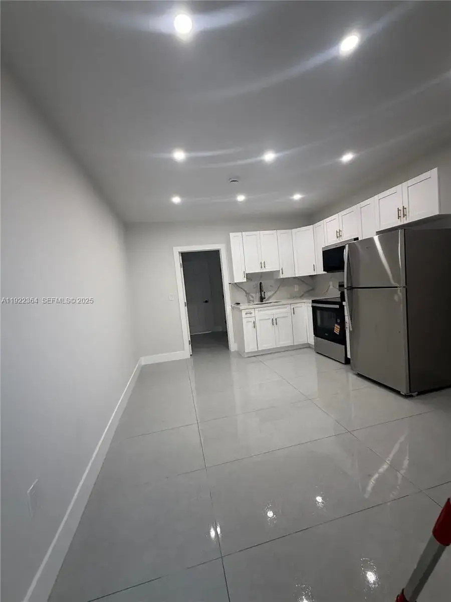 1 bedroom 1 bath Residential Lease for rent at 935 Jefferson Ave # 4, Miami Beach FL 33139