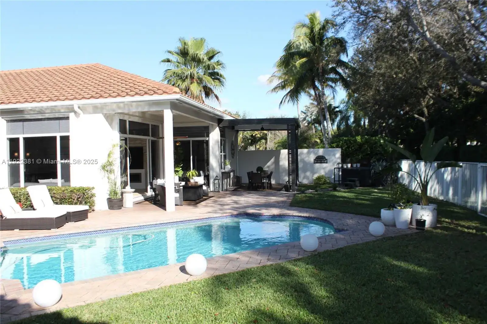 3 bedroom 3 bath Residential Lease for rent at 2524 Bay Pointe Ct # 2524, Weston FL 33327