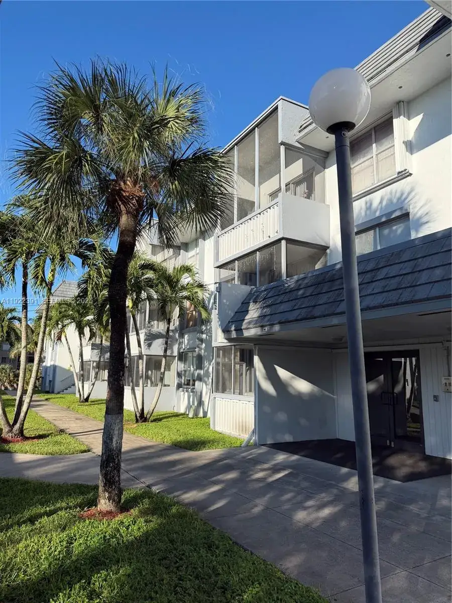 2 bedroom 2 bath Residential for sale at 6701 NW 169th St # B301, Hialeah FL 33015