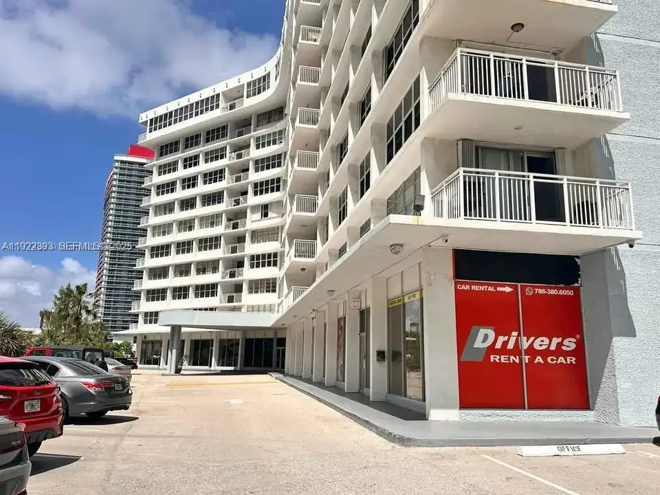 1 bedroom 1 bath Residential Lease for rent at 1801 S Ocean Dr, Hallandale Beach FL 33009