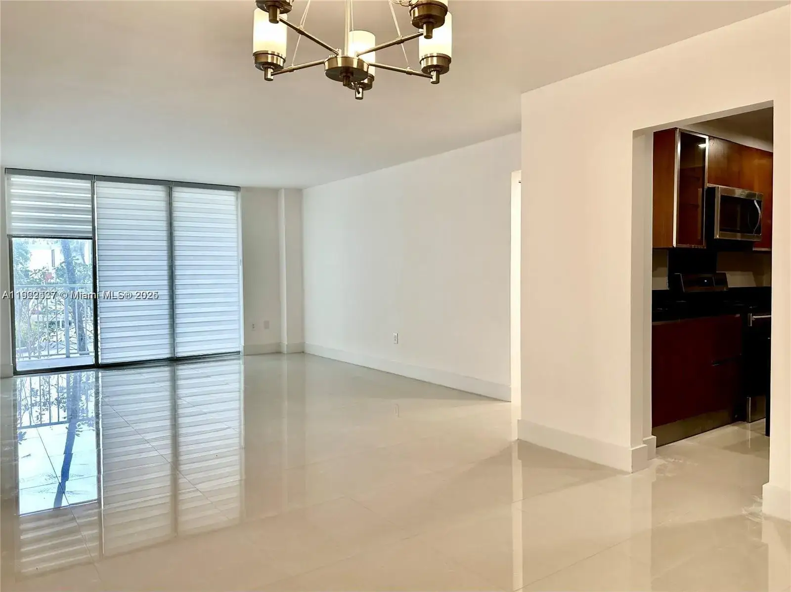 2 bedroom 2 bath Residential Lease for rent at 2851 NE 183rd St # 109E, Aventura FL 33160