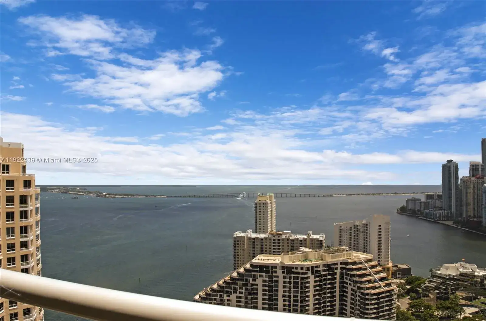 2 bedroom 2 bath Residential Lease for rent at 848 Brickell Key Dr # 3905, Miami FL 33131