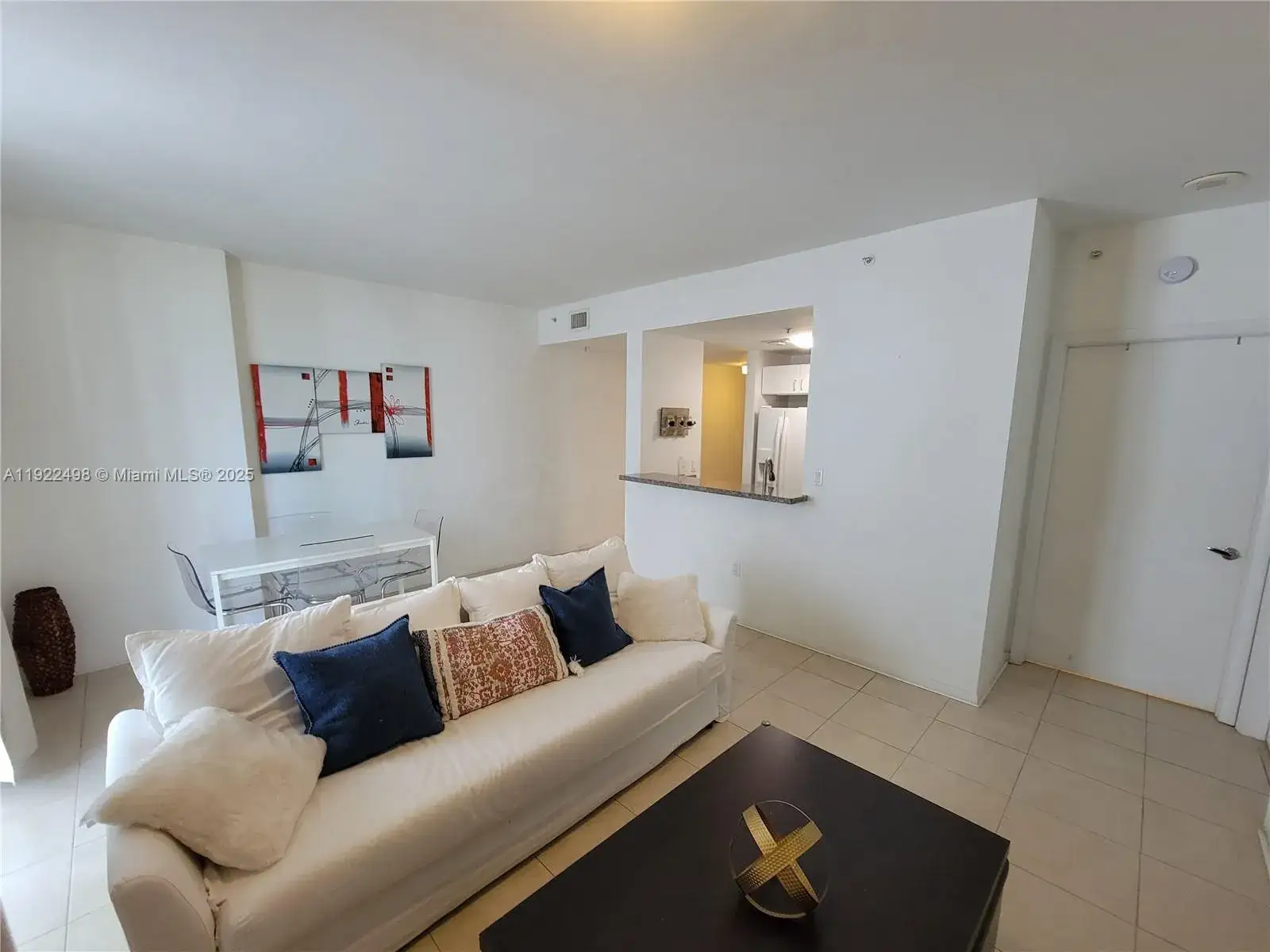 1 bedroom 1 bath Residential for sale at 185 SE 14th Ter # 1101, Miami FL 33131