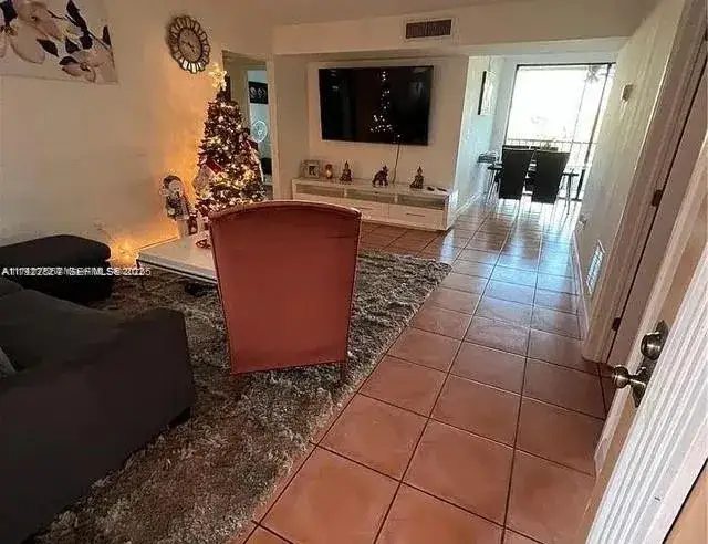 3 bedroom 2 bath Residential Lease for rent at 8600 SW 133rd Ave Rd # 423, Miami FL 33183