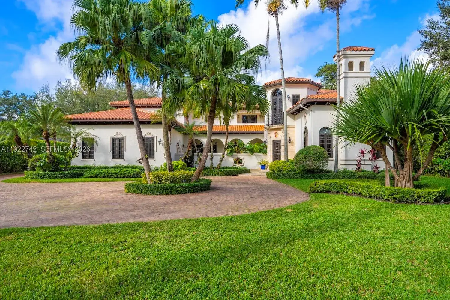 7 bedroom 7 bath Residential for sale at 8800 SW 57 Ave, Pinecrest FL 33156