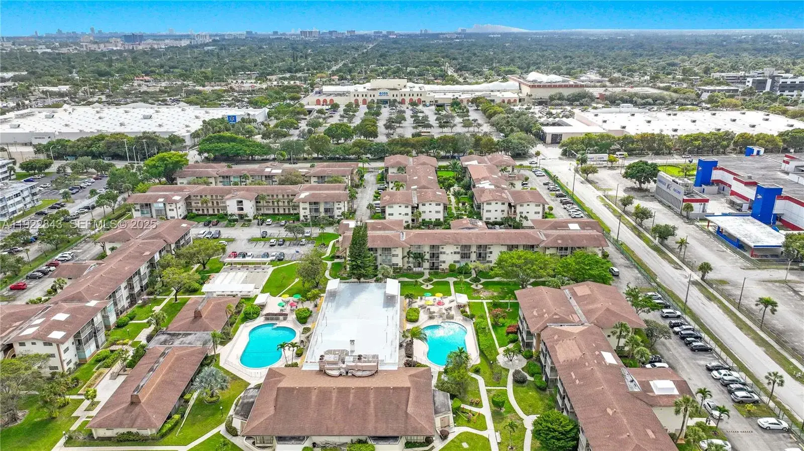 1 bedroom 1 bath Residential for sale at 16750 NE 14th Ave # 308, Miami FL 33162