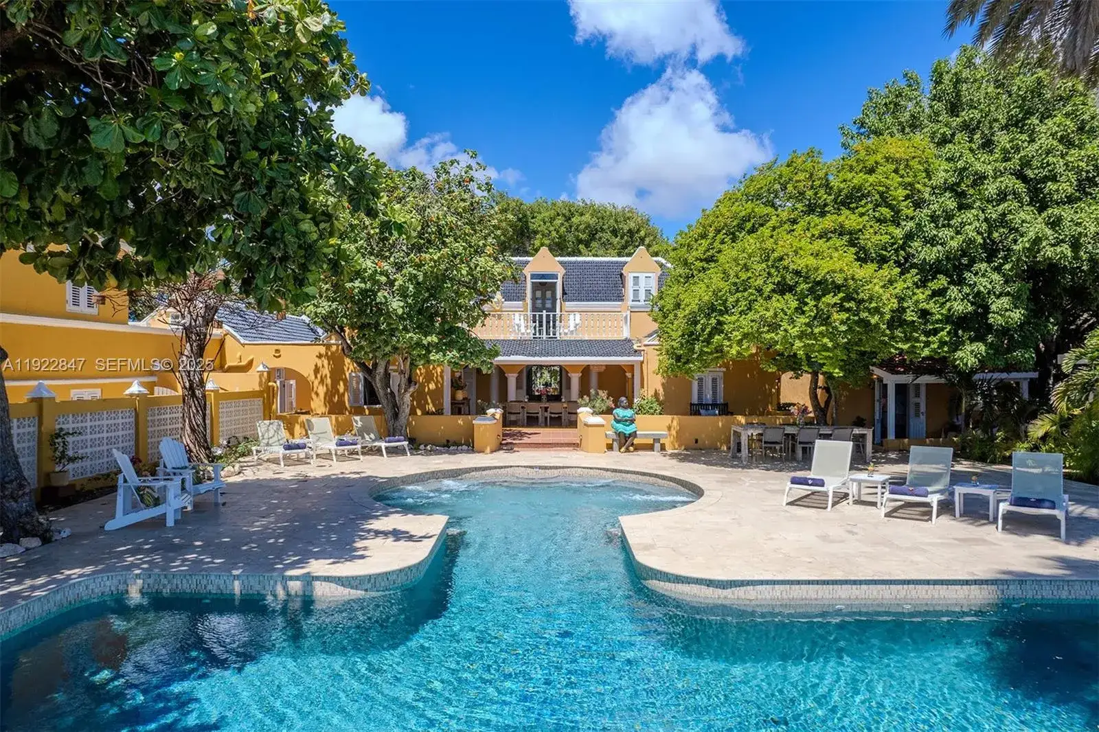9 bedroom 8 bath Residential for sale at 0000 N Penstraat, FL 0000