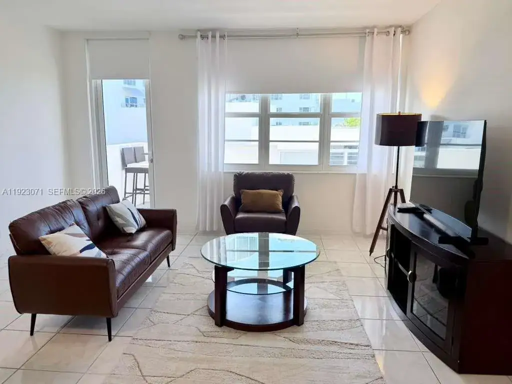 1 bedroom 1 bath Residential Lease for rent at 100 Lincoln Rd # 541, Miami Beach FL 33139