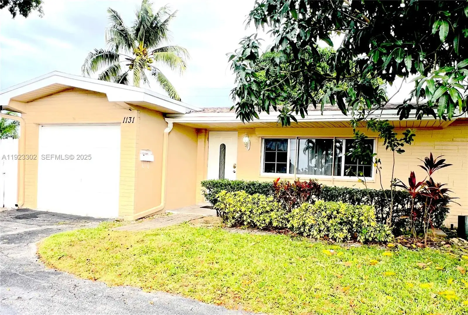 2 bedroom 1 bath Residential for sale at 1131 NW 85th Way, Pembroke Pines FL 33024