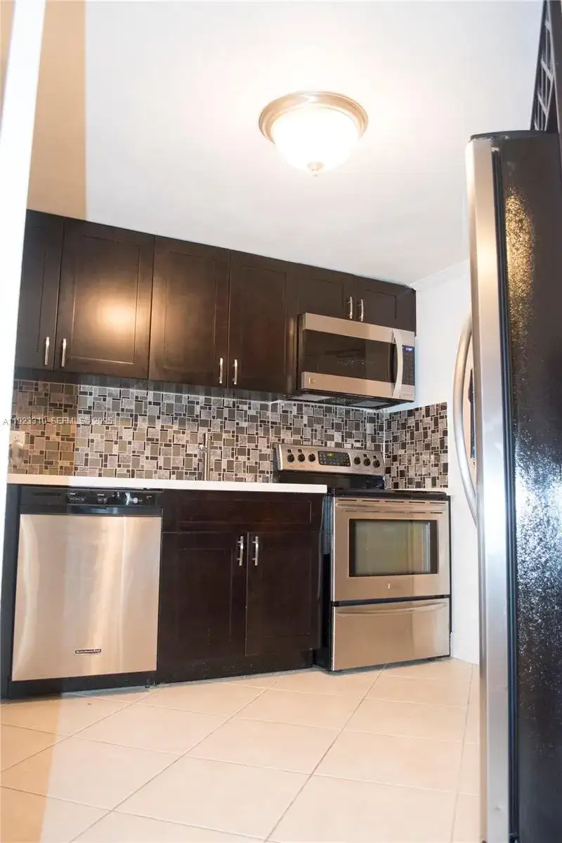 2 bedroom 2 bath Residential Lease for rent at 825 Brickell Bay Dr # 750, Miami FL 33131
