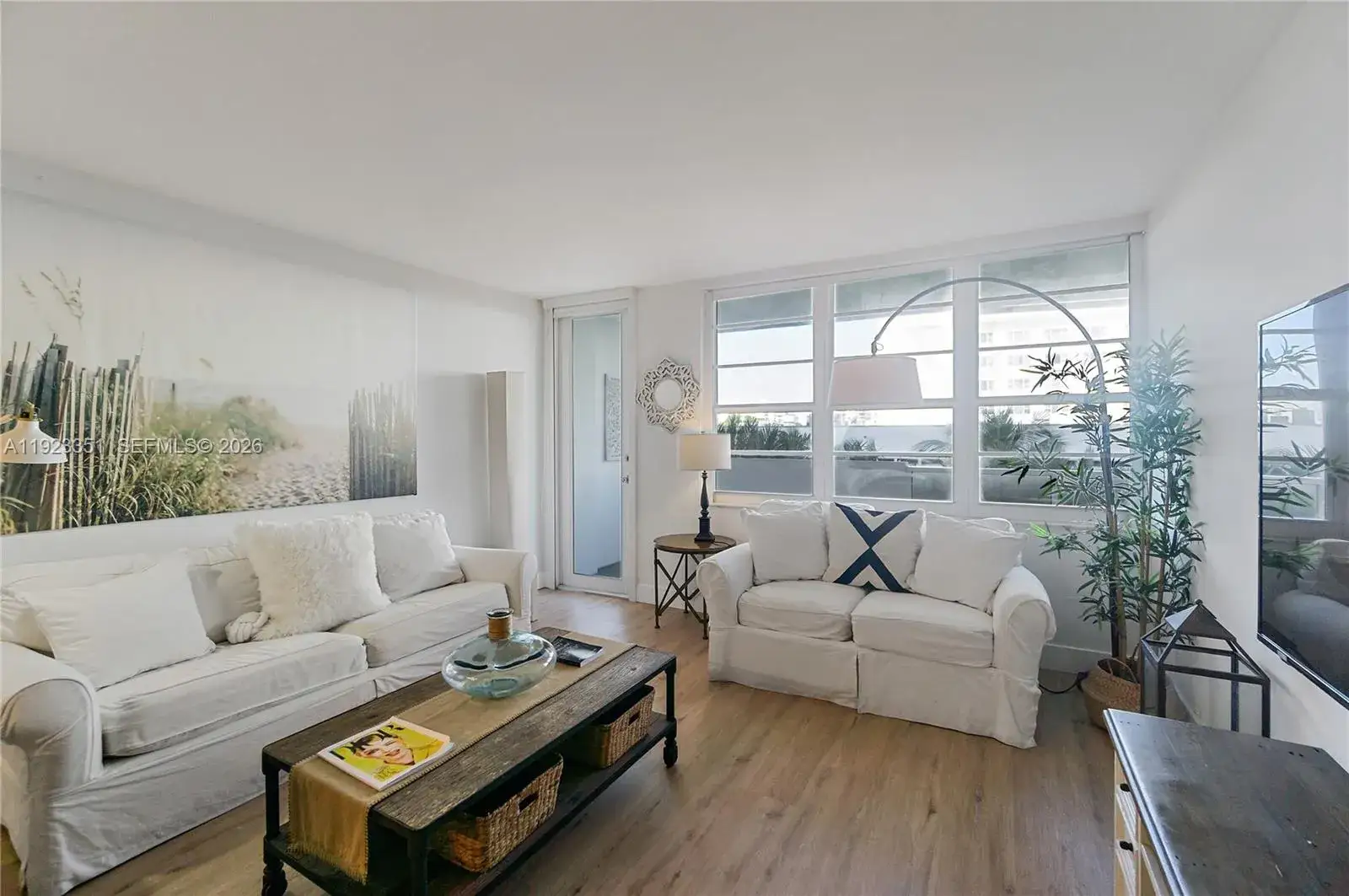 1 bedroom 1 bath Residential Lease for rent at 100 Lincoln Rd # 410, Miami Beach FL 33139