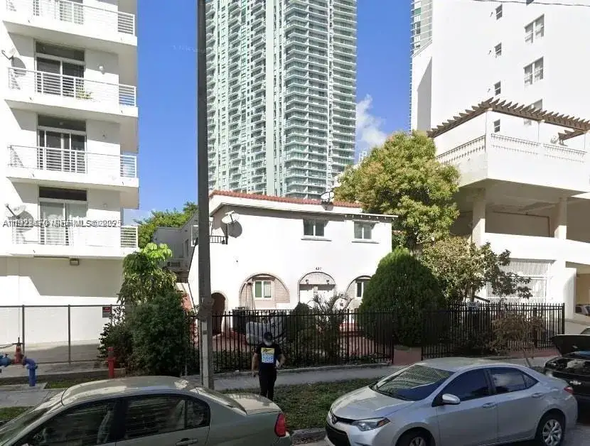 2 bedroom 1 bath Residential Lease for rent at 437 NE 30th St # 8, Miami FL 33137