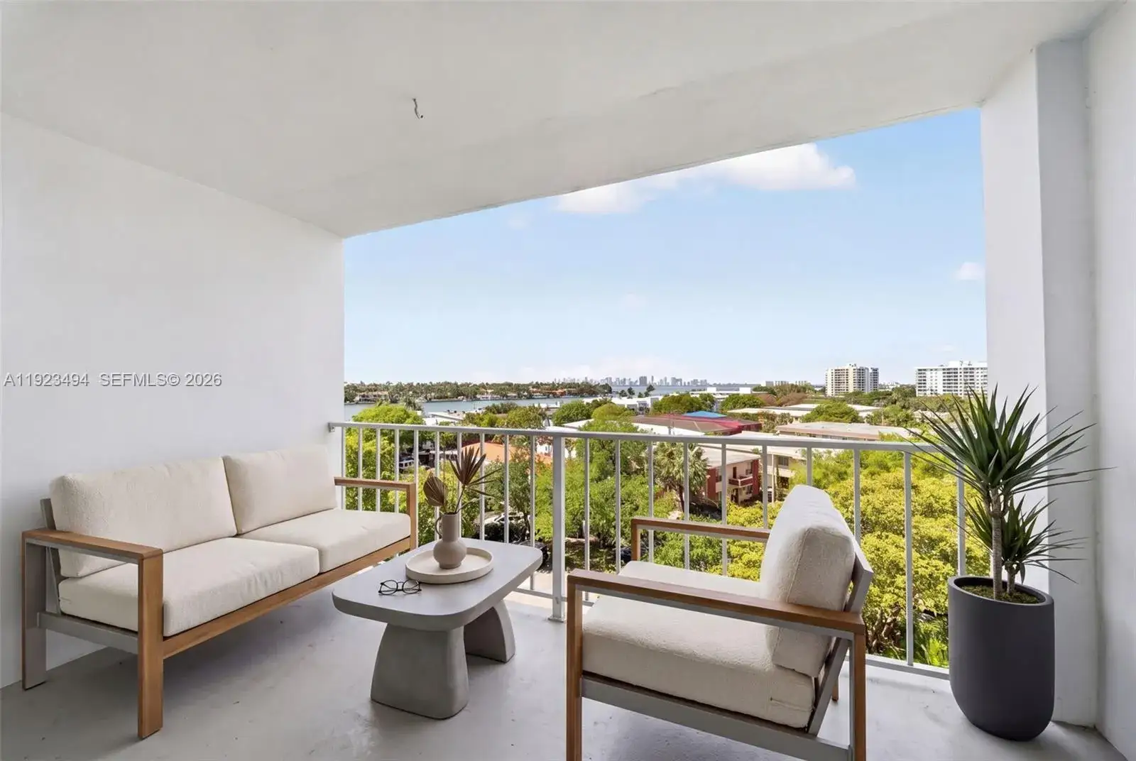 1 bedroom 1 bath Residential for sale at 6900 Bay Dr # 6B, Miami Beach FL 33141