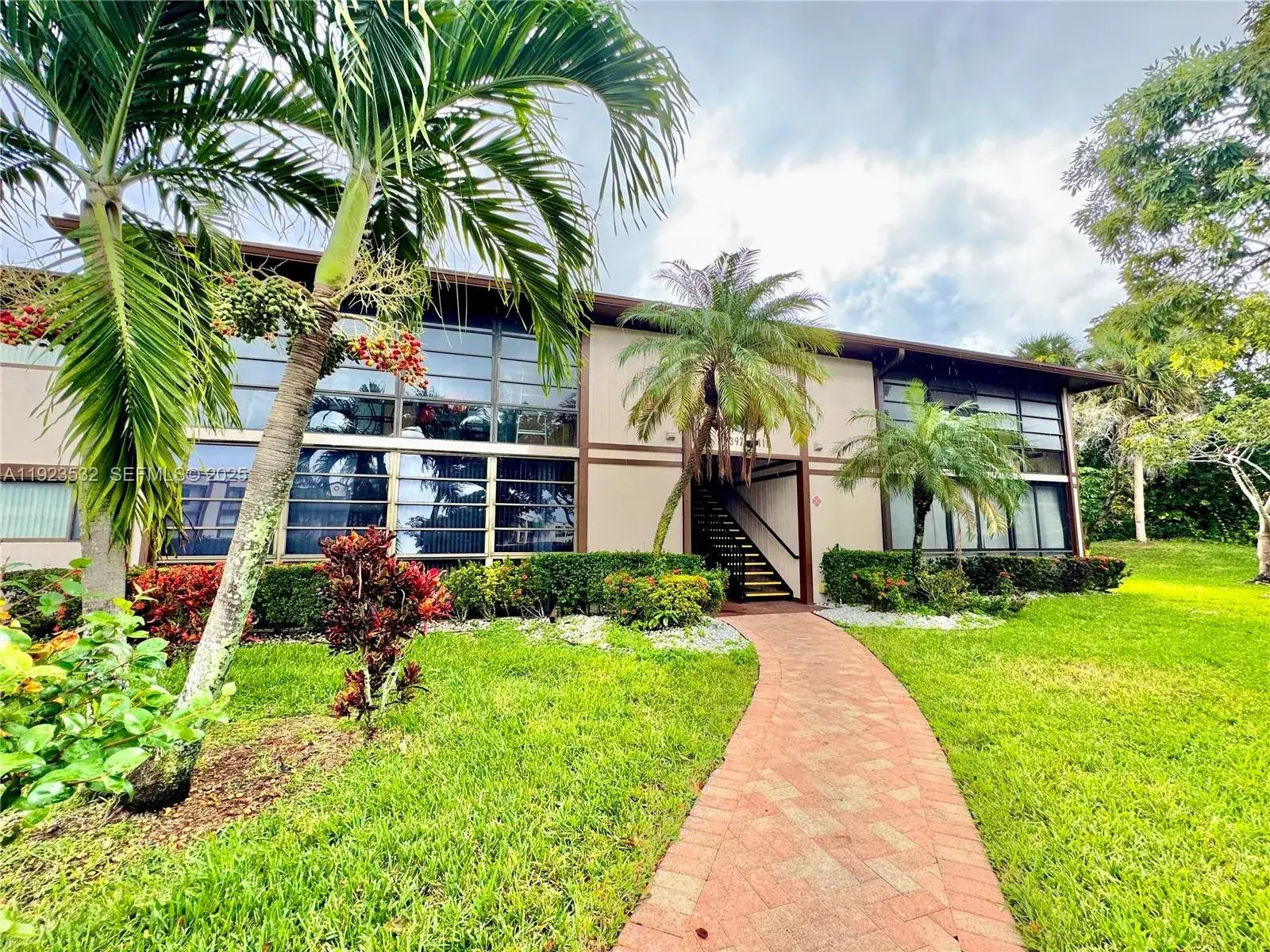 1 bedroom 1 bath Residential Lease for rent at 9411 S Belfort Cir # 208, Tamarac FL 33321