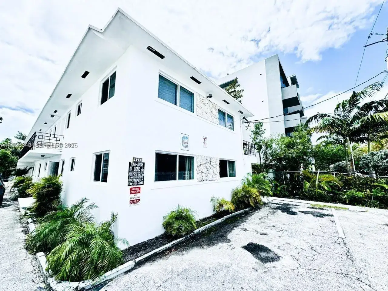 2 bedroom 1 bath Residential Lease for rent at 828 SW 2nd St # 2, Miami FL 33130