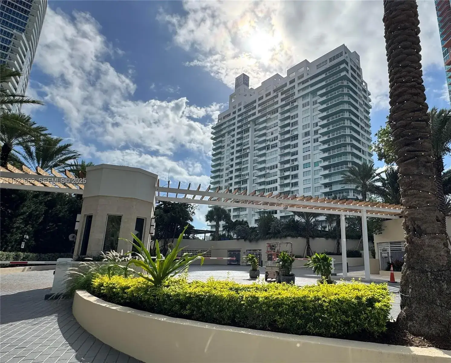 3 bedroom 2 bath Residential for sale at 400 S Pointe Dr # 1610, Miami Beach FL 33139