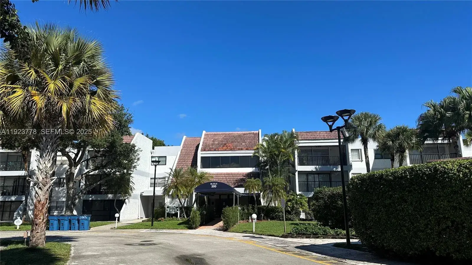 2 bedroom 2 bath Residential Lease for rent at 200 Lakeview Dr # 111, Weston FL 33326