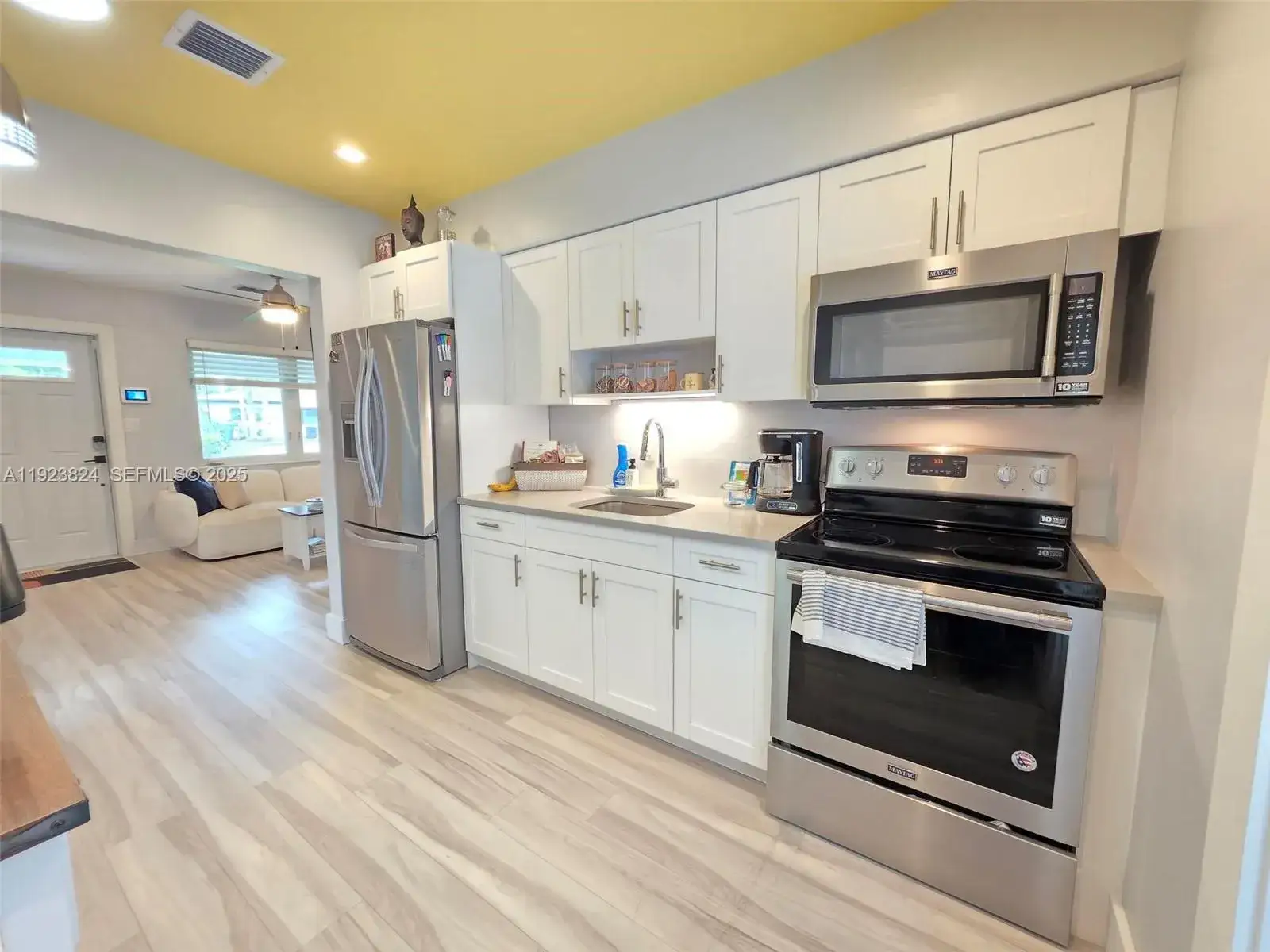 3 bedroom 2 bath Residential Lease for rent at 250 NE 42nd St # 250, Oakland Park FL 33334