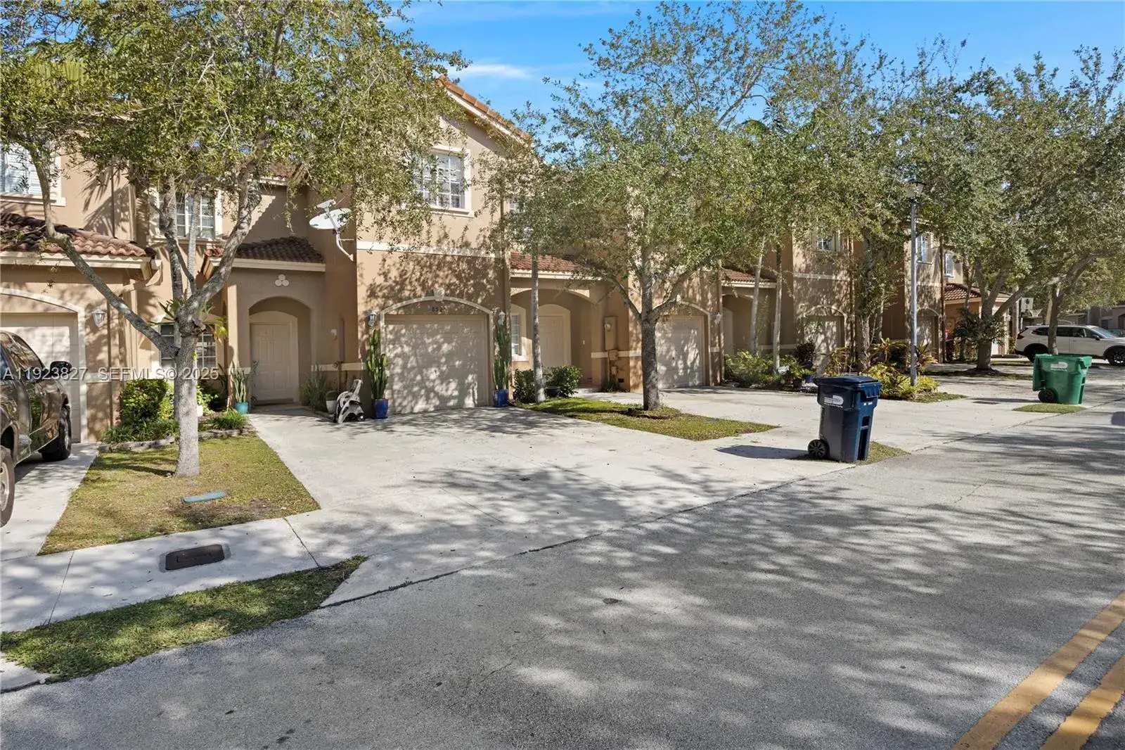 3 bedroom 2 bath Residential for sale at 8525 SW 214th Ter, Cutler Bay FL 33189