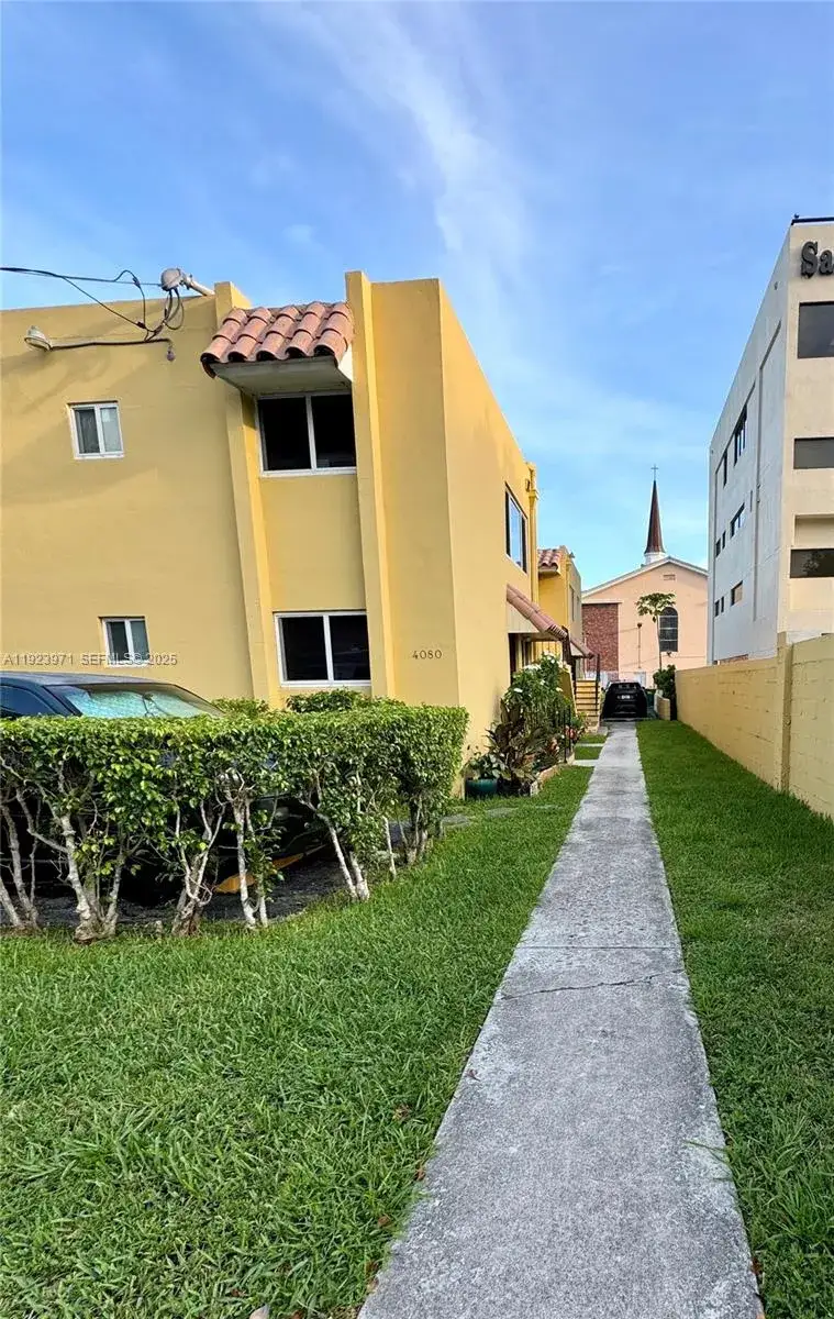 1 bedroom 1 bath Residential Lease for rent at 4080 SW 2 ter # 2, Miami FL 33146