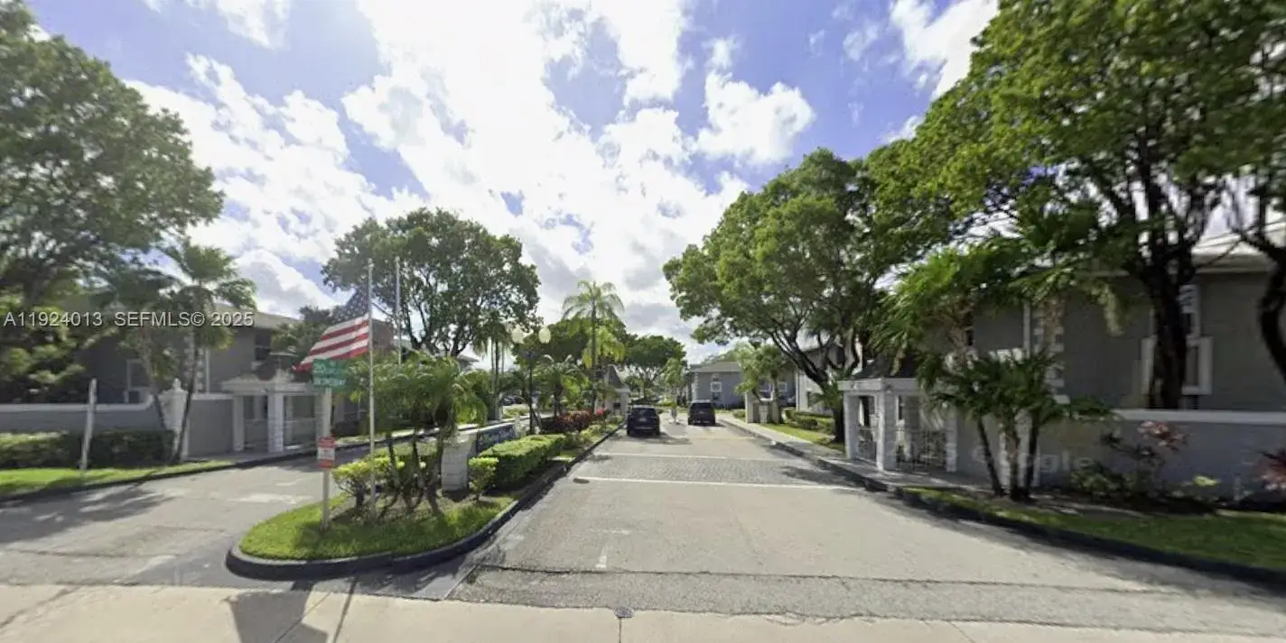 2 bedroom 2 bath Residential for sale at 464 NE 210th Cir Ter # 10A, Miami FL 33179