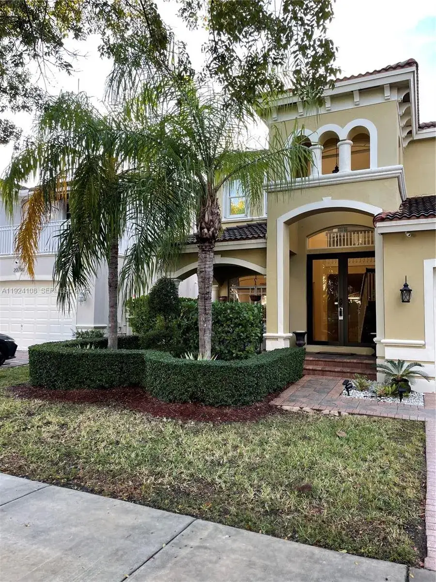 3 bedroom 2 bath Residential Lease for rent at 20774 SW 90th Pl, Cutler Bay FL 33189
