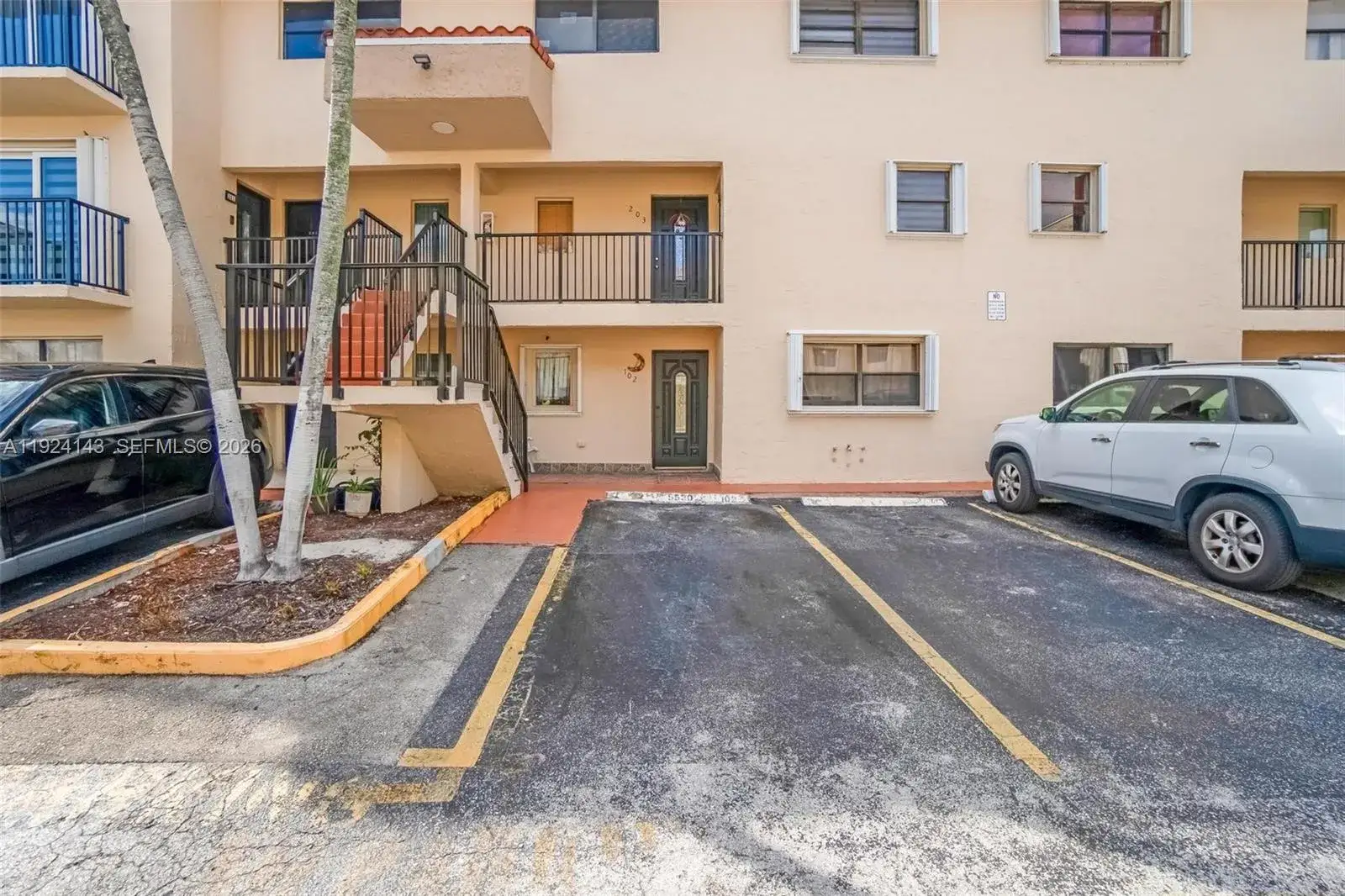 2 bedroom 2 bath Residential for sale at 5530 W 26th Ct # 102, Hialeah FL 33016