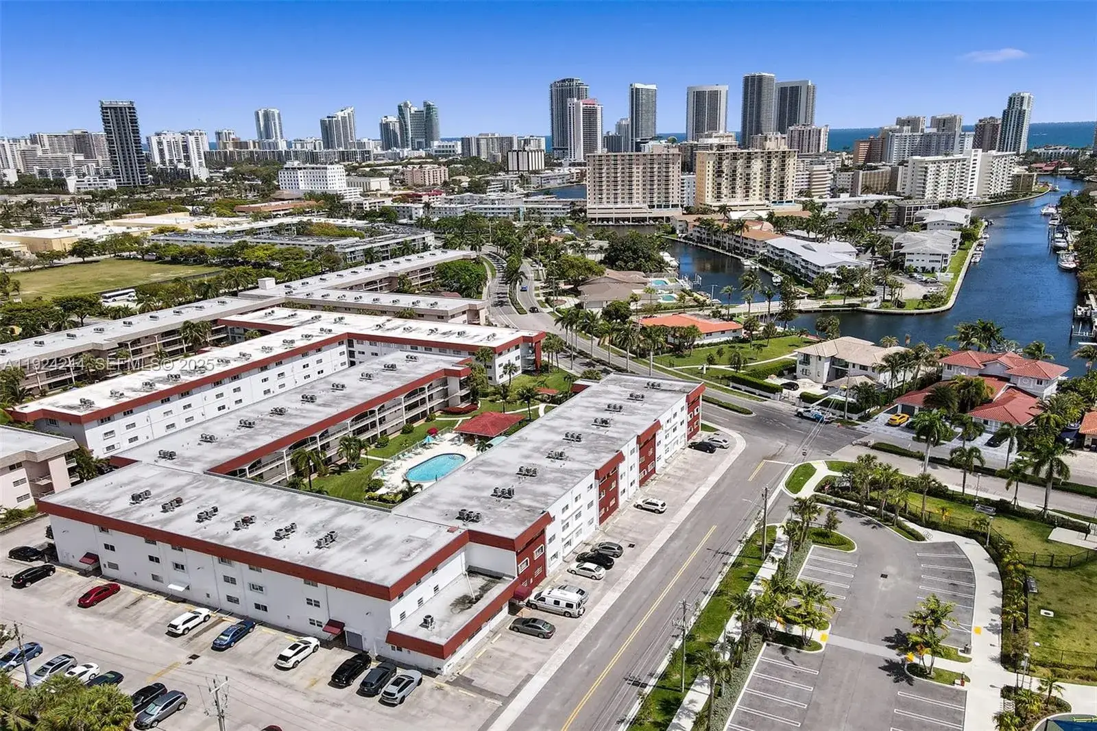 2 bedroom 2 bath Residential for sale at 580 Egret Dr # 220, Hallandale Beach FL 33009