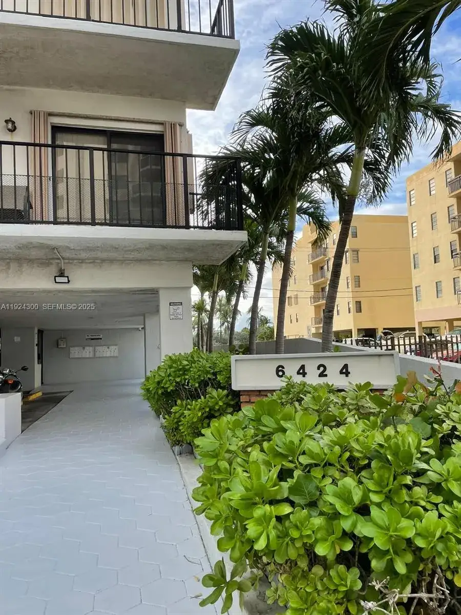 1 bedroom 1 bath Residential Lease for rent at 6424 Collins Ave # 204, Miami Beach FL 33141