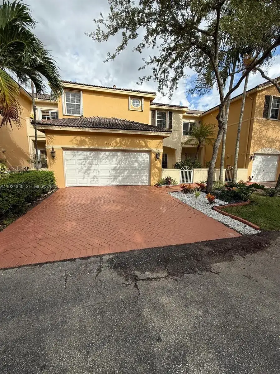 3 bedroom 2 bath Residential Lease for rent at 5543 NW 112th Pl # 5543, Doral FL 33178