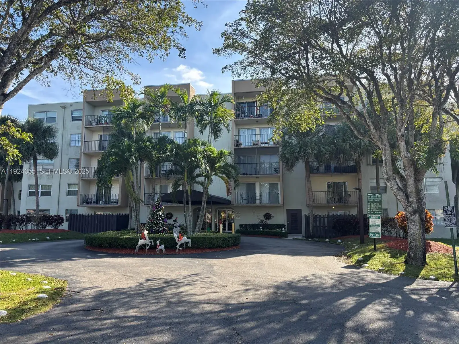 3 bedroom 2 bath Residential for sale at 14250 SW 62nd St # 520, Miami FL 33183