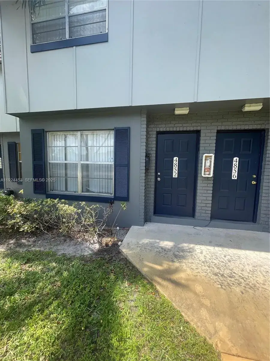 2 bedroom 1 bath Residential Lease for rent at 4852 NW 9th dr # 4852, Plantation FL 33317