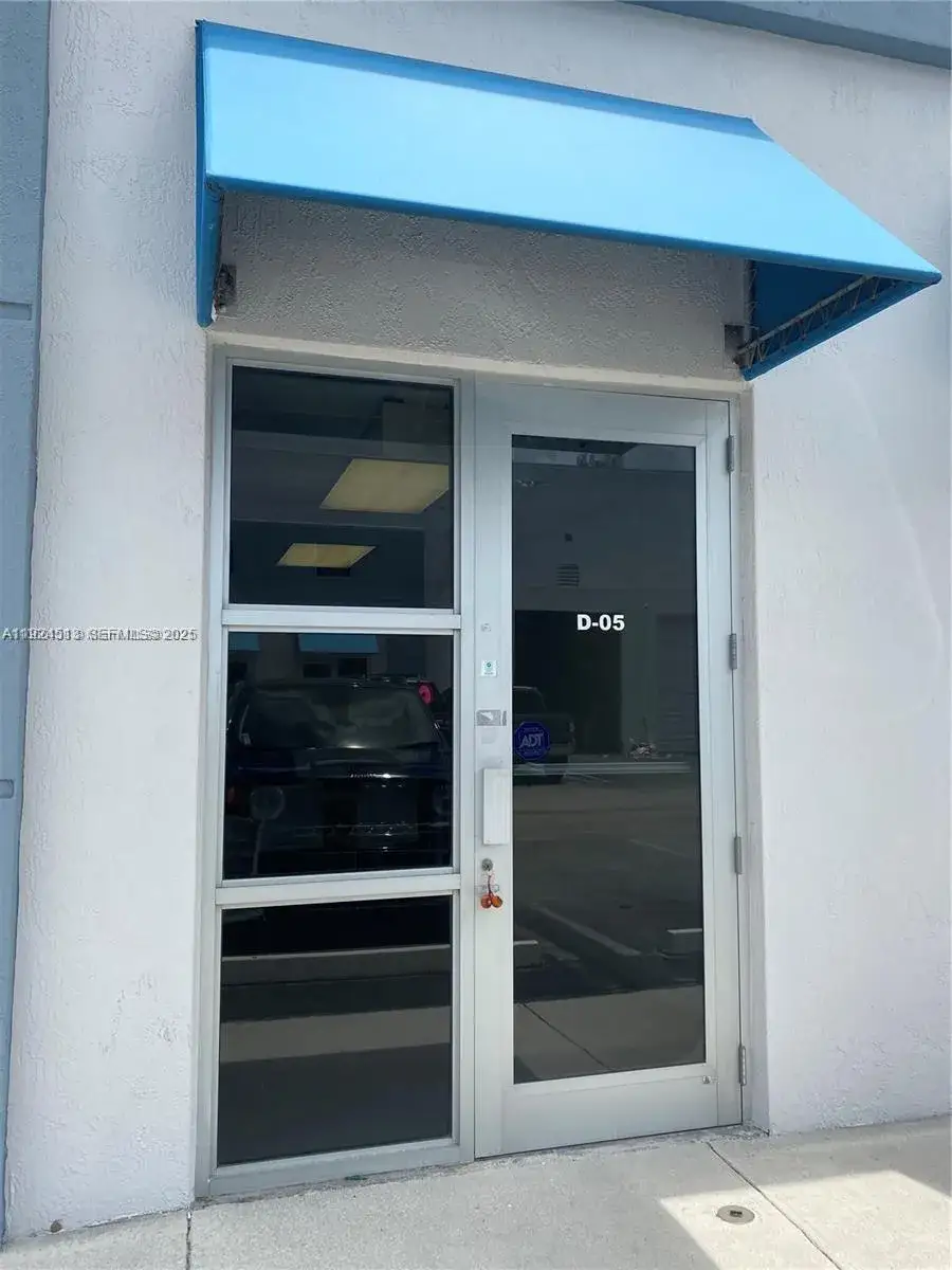 Commercial Sale for sale at 2355 NW 70th Ave 5 # D5, Miami FL 33122