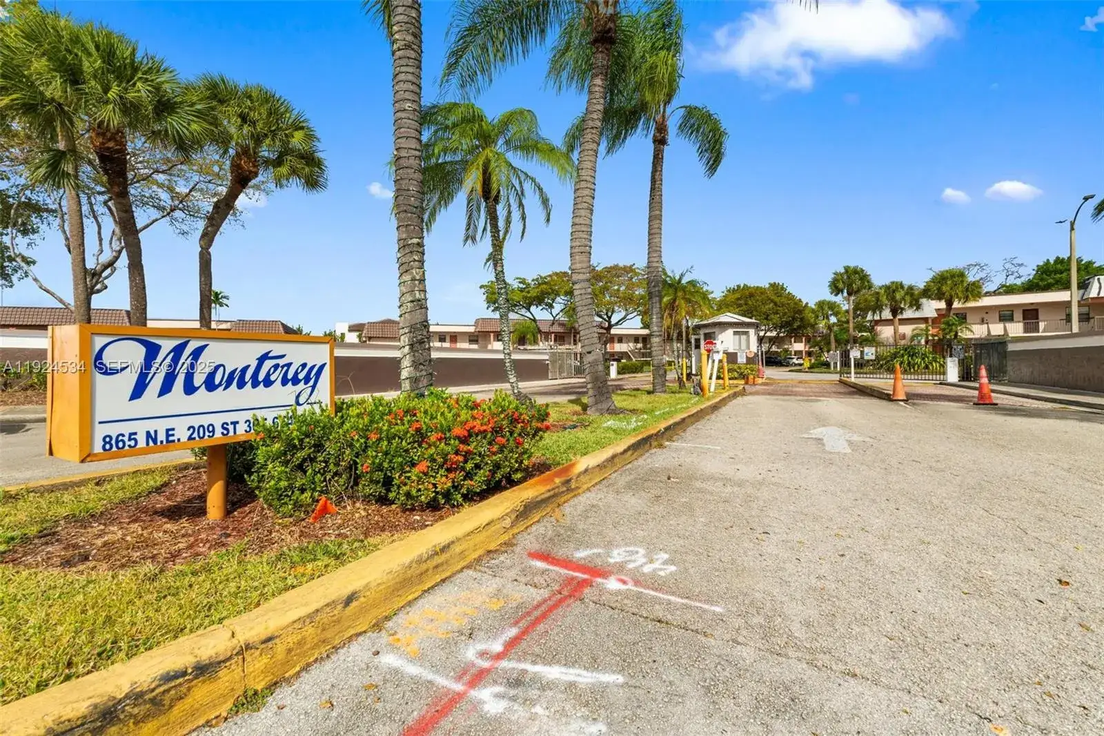 2 bedroom 2 bath Residential for sale at 821 NE 207th Ln # 1, Miami FL 33179