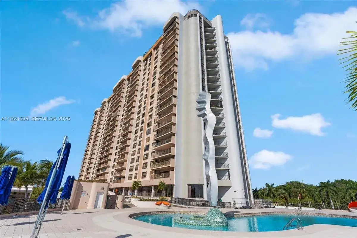 2 bedroom 3 bath Residential for sale at 1800 NE 114th St, Miami FL 33181