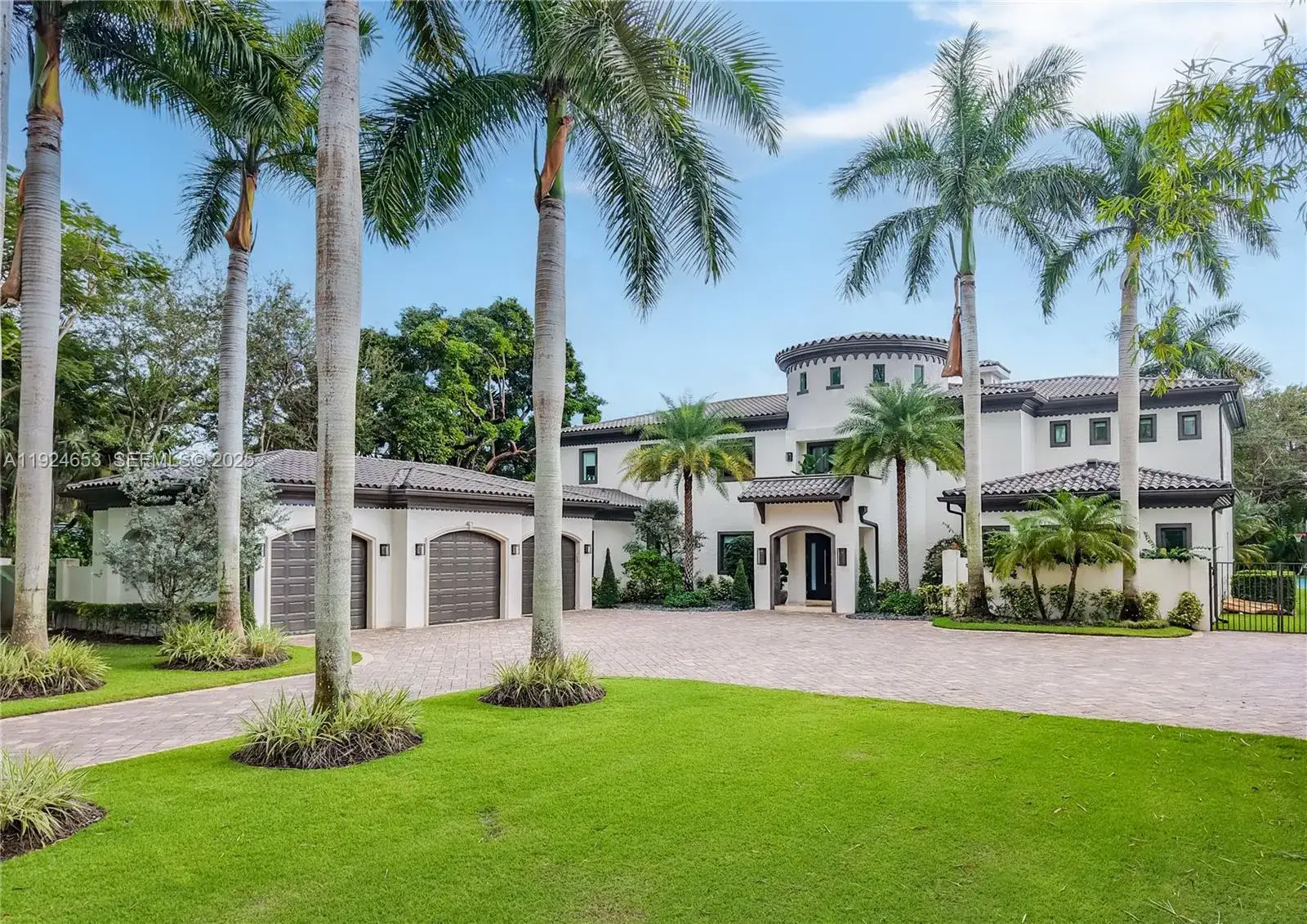 7 bedroom 8 bath Residential for sale at 6080 SW 104th St, Pinecrest FL 33156