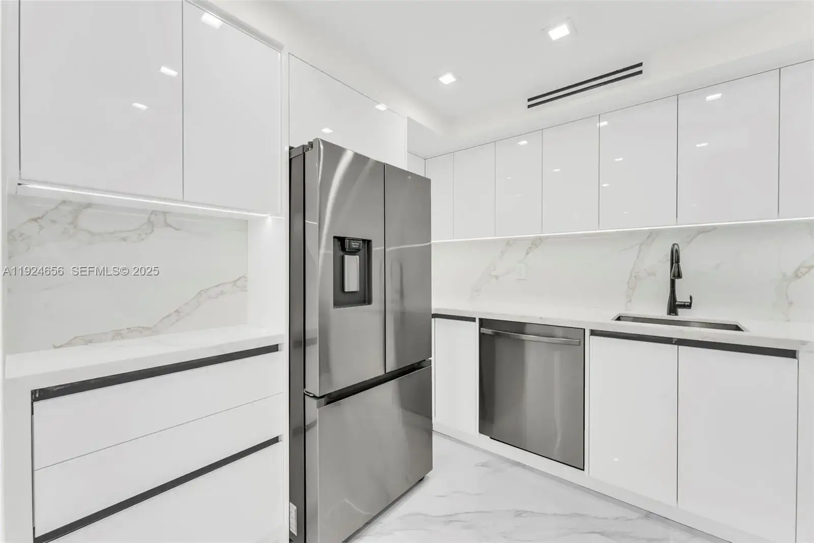 2 bedroom 2 bath Residential for sale at 251 174th St # 1414, Sunny Isles Beach FL 33160