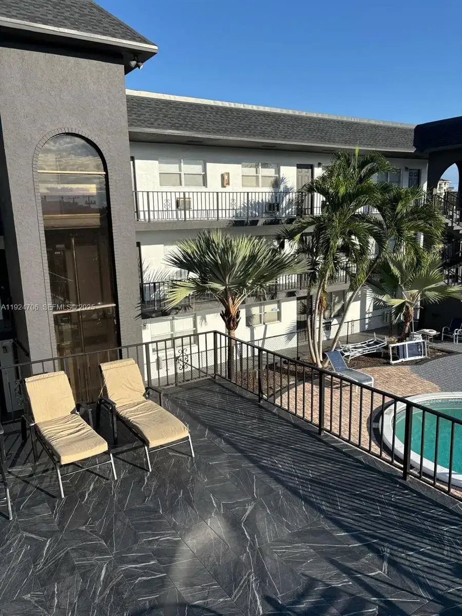 1 bedroom 1 bath Residential for sale at 1100 NE 9th Ave # 203, Fort Lauderdale FL 3240
