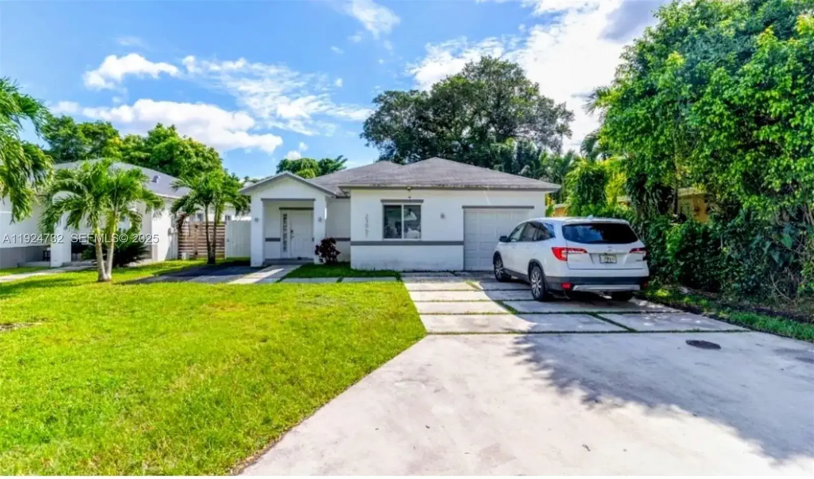 3 bedroom 2 bath Residential Lease for rent at 23061 SW 124th Ave, Miami FL 33170