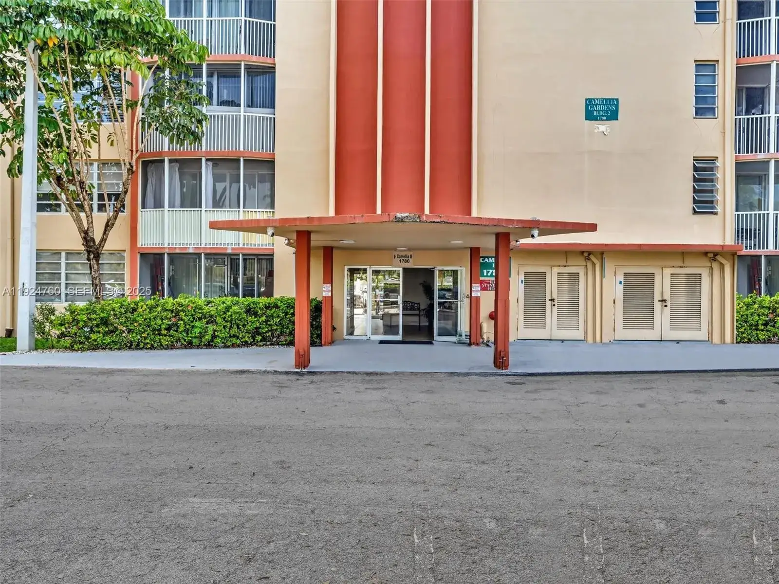 1 bedroom 1 bath Residential for sale at 1780 NE 191st St # 2, Miami FL 33179