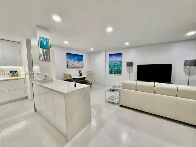 1 bedroom 1 bath Residential Lease for rent at 1100 Alton Rd # 4D, Miami Beach FL 33139