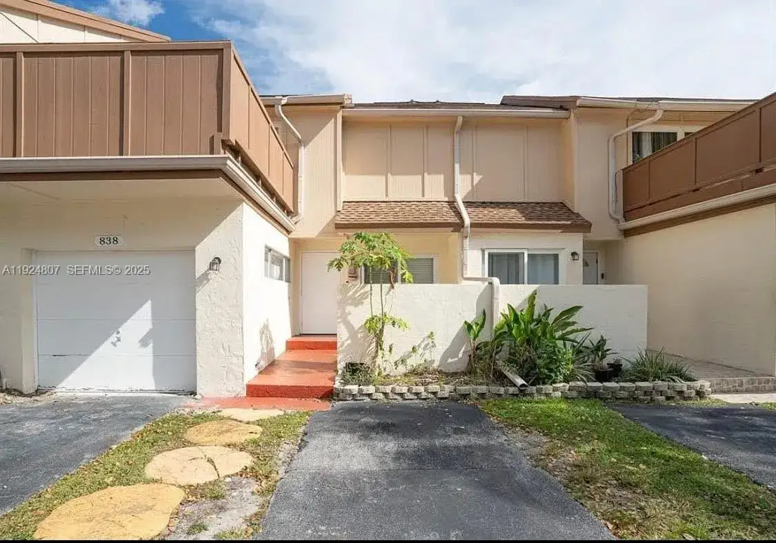 3 bedroom 2 bath Residential Lease for rent at 838 NW 82nd Ave # 2, Plantation FL 33324