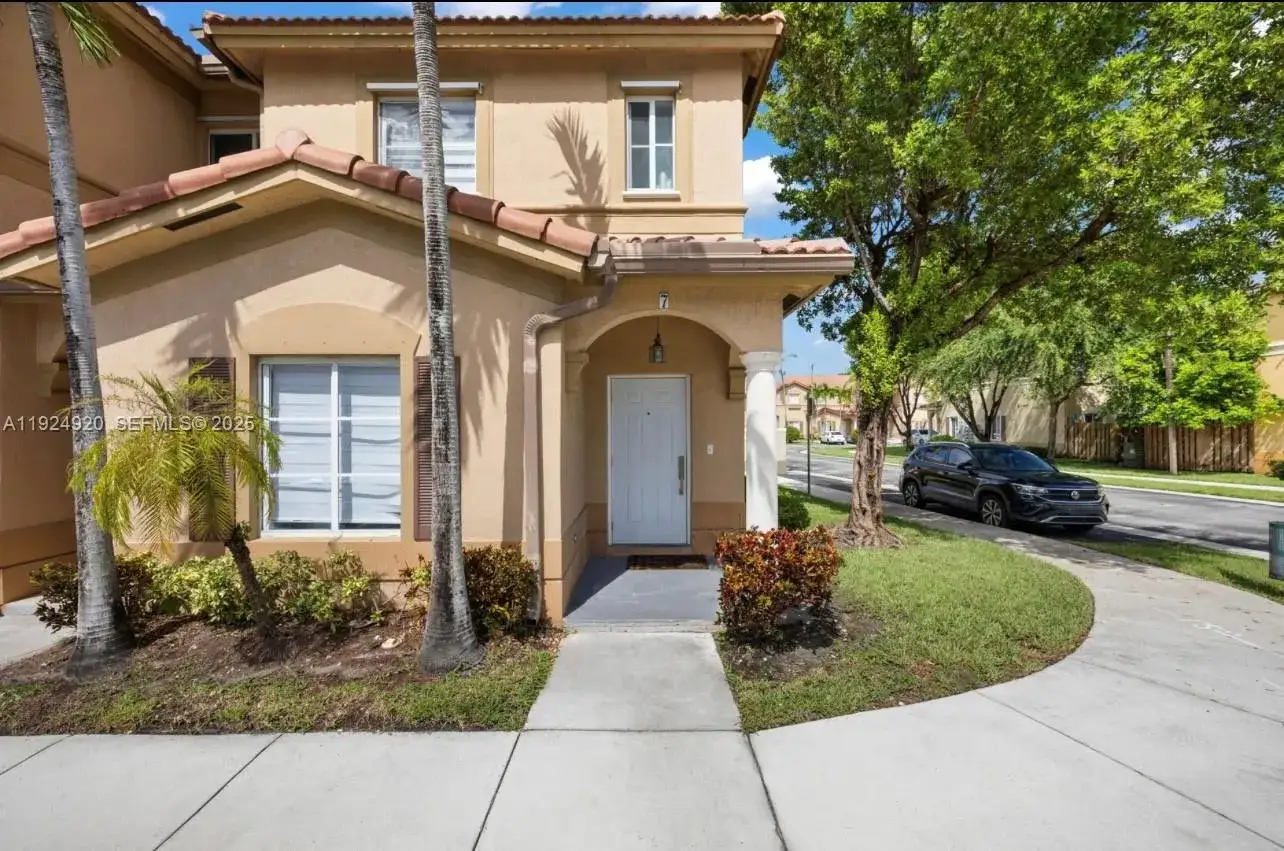 3 bedroom 3 bath Residential for sale at 8362 NW 107th Ct # 24, Doral FL 33178