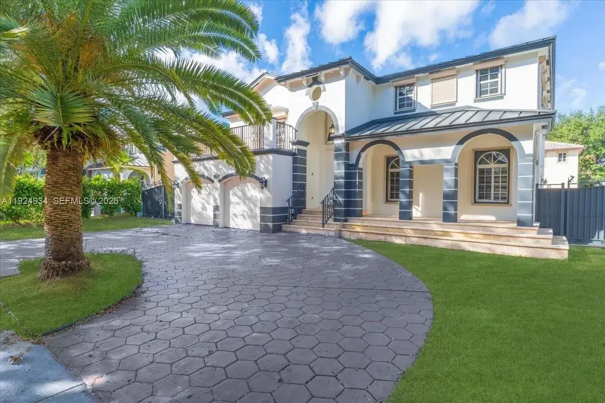 4 bedroom 3 bath Residential for sale at 16310 NW 84th Ct, Miami Lakes FL 33016