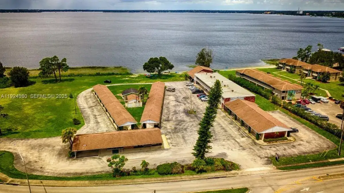 Commercial Sale for sale at 1001 LAKEVIEW DRIVE, Sebring FL 33870